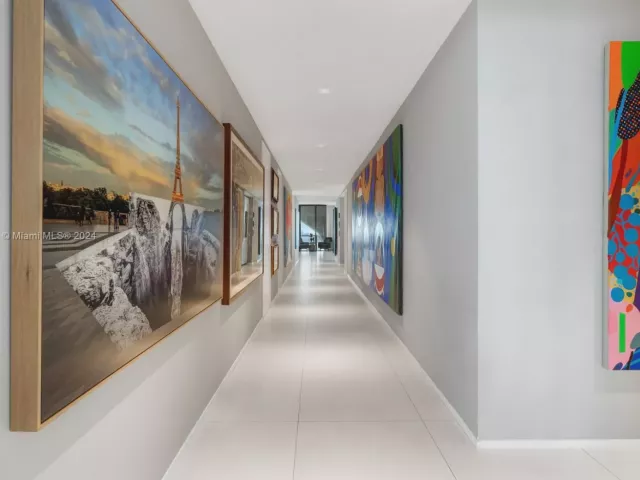 4-bedroom condo for sale in Miami - 1000 Biscayne Blvd 1702 - MondialRealty