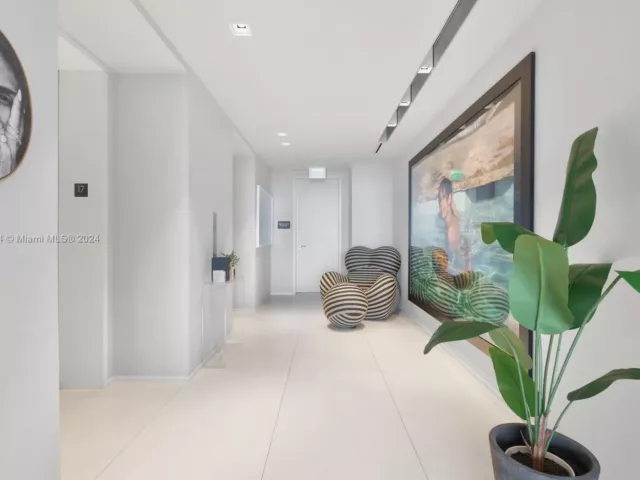 4-bedroom condo for sale in Miami - 1000 Biscayne Blvd 1702 - MondialRealty