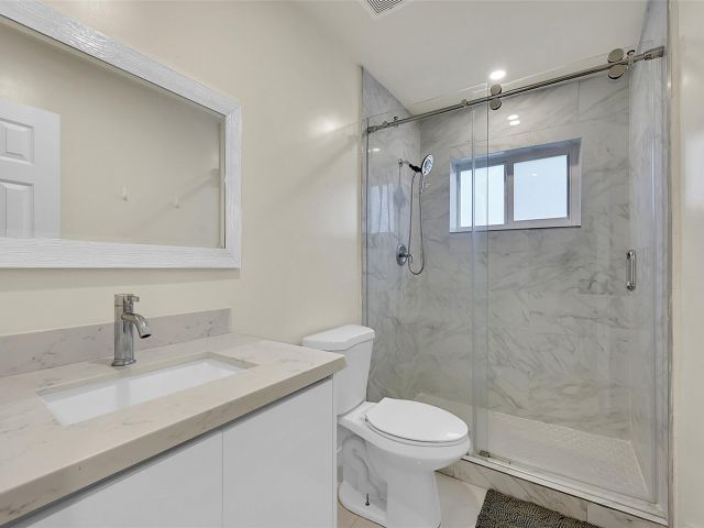 Home for sale at 521 SW 40th Ct - photo 5241348