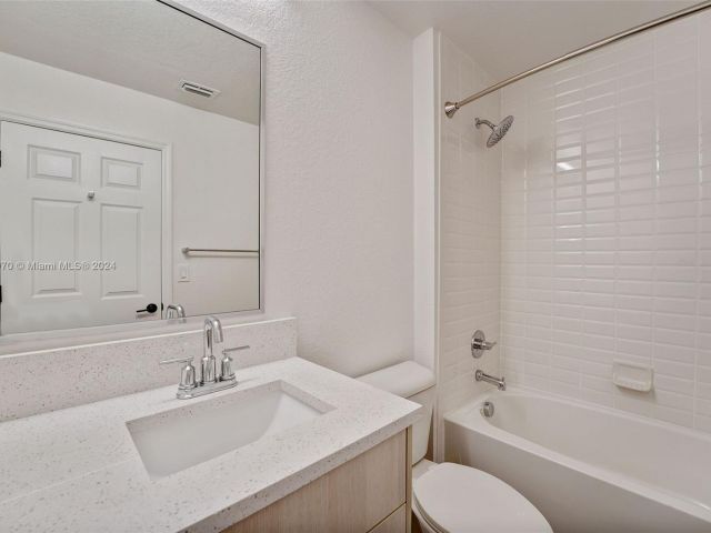 Home for rent at 10170 SW 7th St 11-101 - photo 5227283