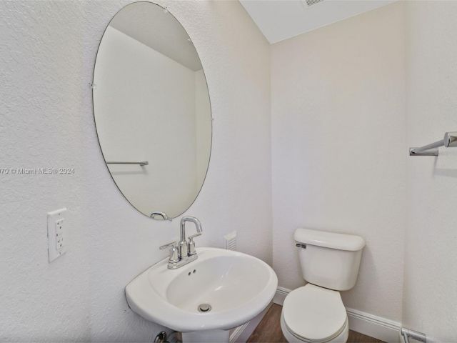 Home for rent at 10170 SW 7th St 11-101 - photo 5227289