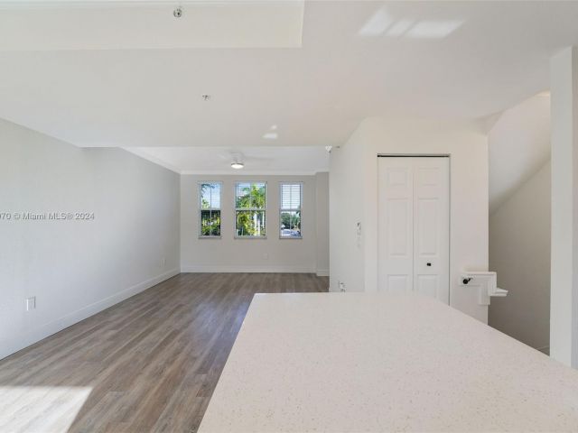 Home for rent at 10170 SW 7th St 11-101 - photo 5227293