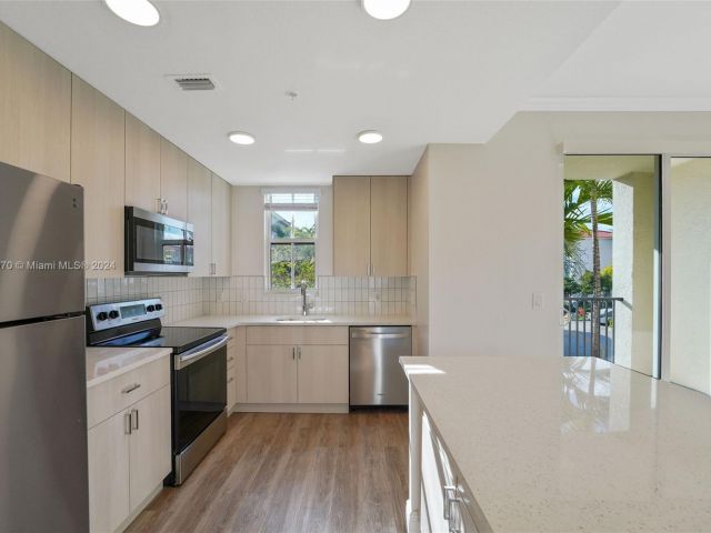 Home for rent at 10170 SW 7th St 11-101 - photo 5227296