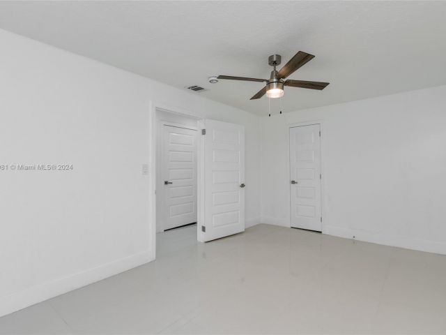 Home for rent at 4811 NW 23rd Ave 4811 - photo 5223823