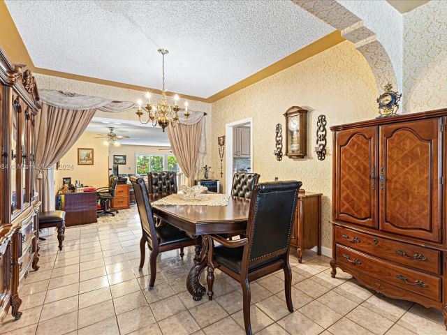 Home for sale at 1420 SW 17th St - photo 5225972
