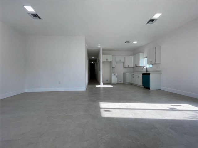 Home for sale at 1701 NW 9th St - photo 5227083