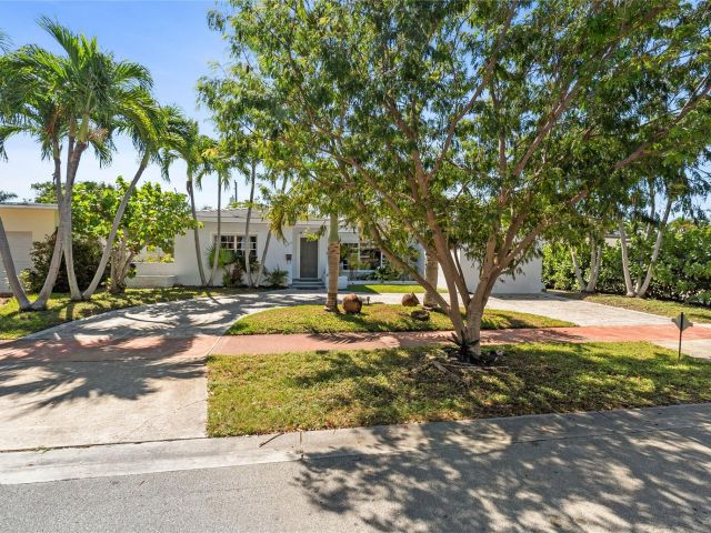 Home for sale at 900 N Shore Dr - photo 5250567