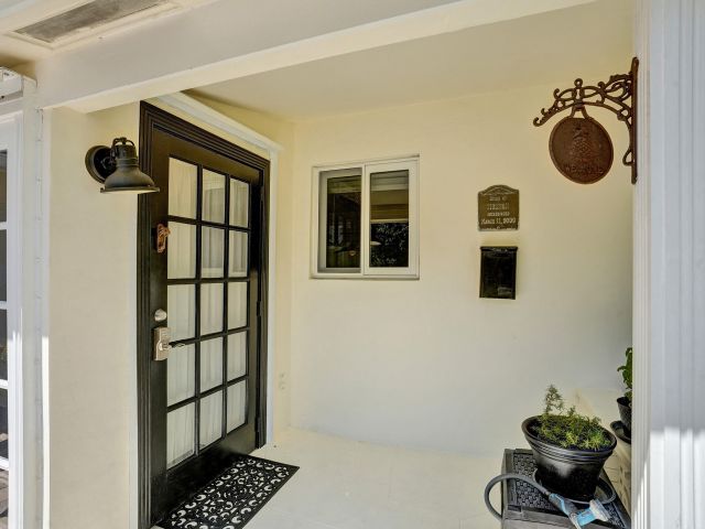 Home for sale at 717 SW 7th Street - photo 5237675