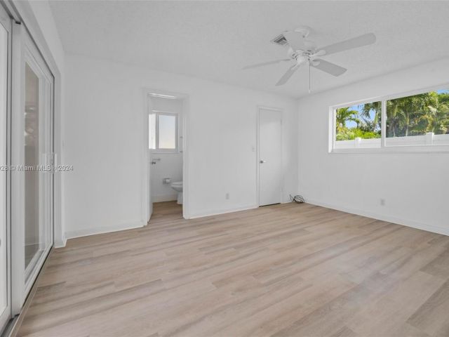 Home for sale at 28 SW 9th Ave - photo 5242512