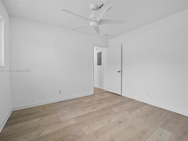 Home for sale at 28 SW 9th Ave - photo 5242514