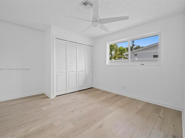 Home for sale at 28 SW 9th Ave - photo 5242515