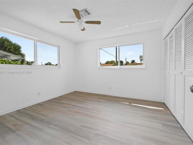 Home for sale at 28 SW 9th Ave - photo 5242519