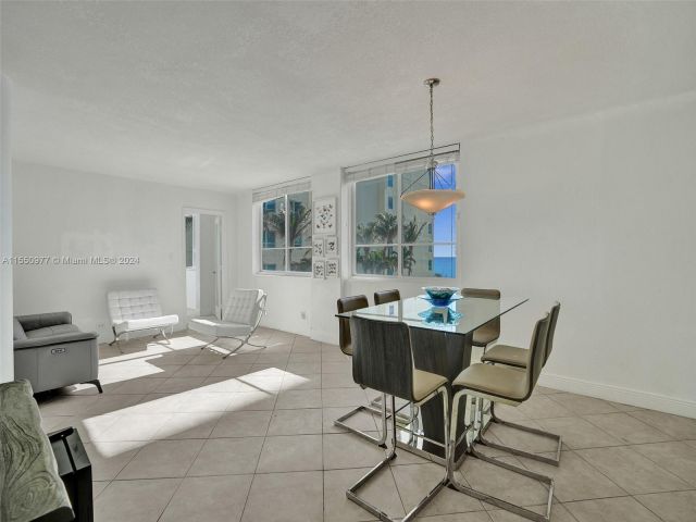 2-bedroom condo for sale in Miami Beach - 5005 Collins Ave 725 - MondialRealty