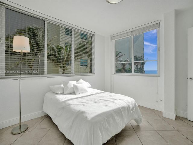 2-bedroom condo for sale in Miami Beach - 5005 Collins Ave 725 - MondialRealty