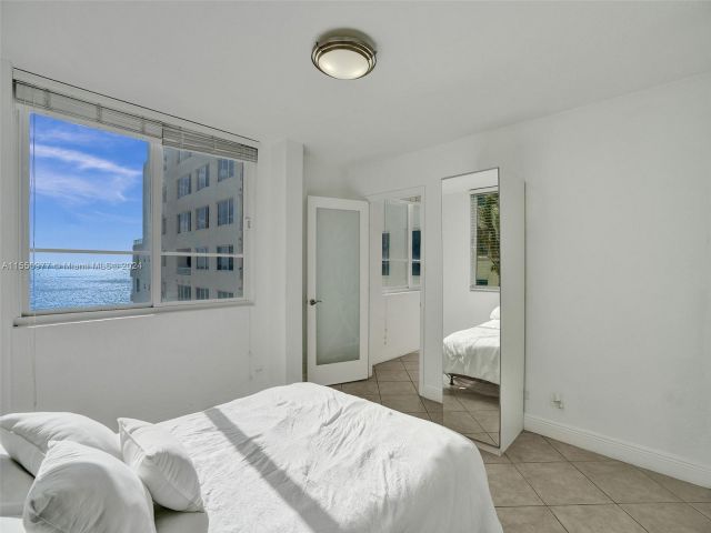 2-bedroom condo for sale in Miami Beach - 5005 Collins Ave 725 - MondialRealty