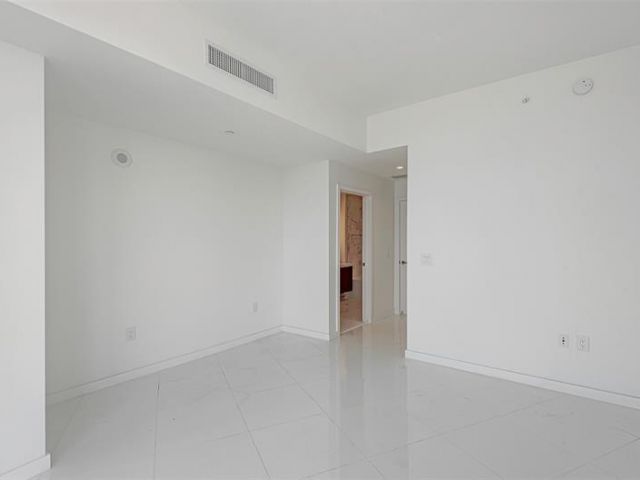 Apartment for rent  Unit #1702 - photo 5370374