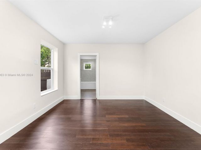 Home for sale at 427 W 43rd St - photo 5247841