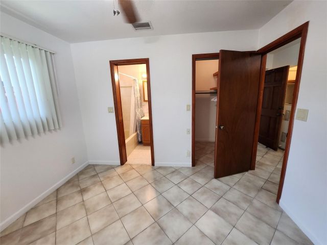 Home for rent at 1005 SW 30 street - photo 5271389