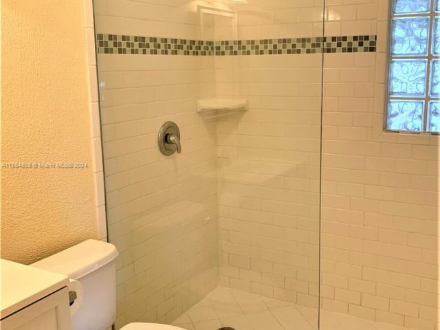Home for rent at 433 NE 21st St 433 - photo 5243245