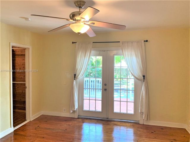 Home for rent at 433 NE 21st St 433 - photo 5243246