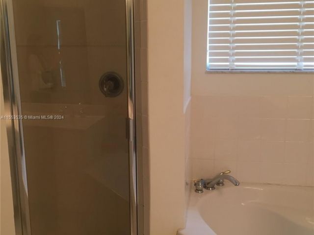 Home for rent at 5708 NW 113th Ave 5708 - photo 5243182
