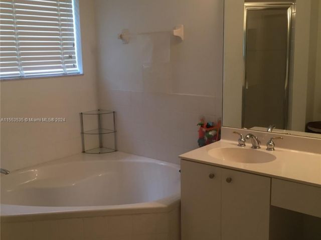 Home for rent at 5708 NW 113th Ave 5708 - photo 5243183