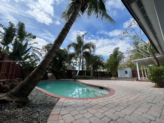 Home for sale at 3350 SW 20th St - photo 5243296