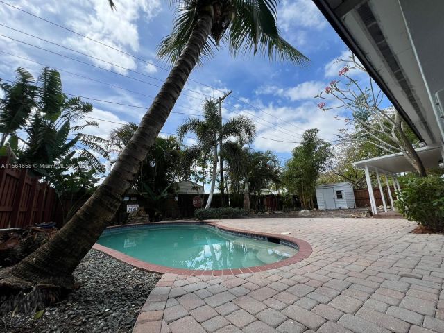 Home for sale at 3350 SW 20th St - photo 5243297