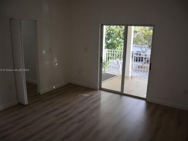 Home for rent at 3147 NE 4th St 3147 - photo 5244116
