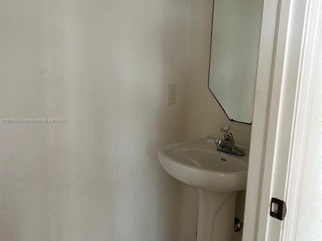 Home for rent at 11010 NW 86th Ter 11010 - photo 5244528