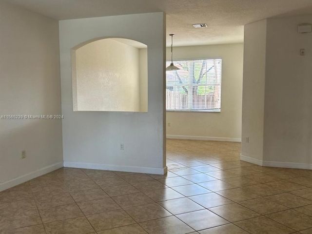 Home for rent at 11010 NW 86th Ter 11010 - photo 5244536