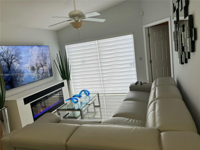 Home for rent at 111 NW 108th Ave 111 - photo 5312190