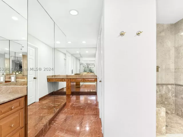 3-bedroom condo for sale in Miami Beach - 2221 Fisher Island Dr 3201 - MondialRealty