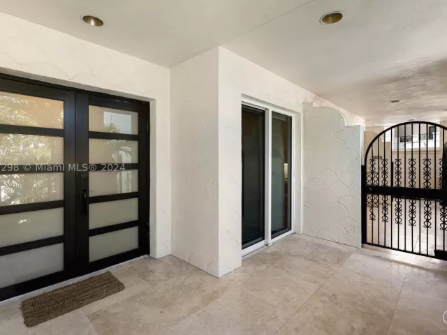 3-bedroom condo for sale in Miami Beach - 2221 Fisher Island Dr 3201 - MondialRealty