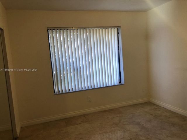 Home for rent at 20605 NE 9TH CT 20605 - photo 5248485