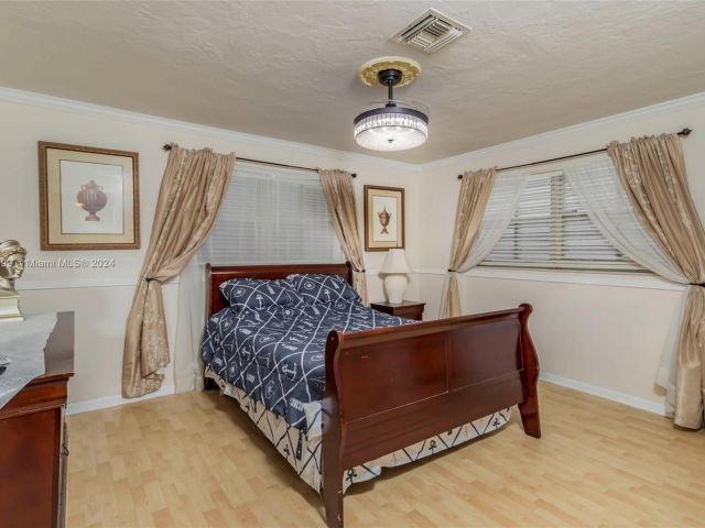 Home for rent at 1721 SW 3rd Ave 1721 - photo 5248148