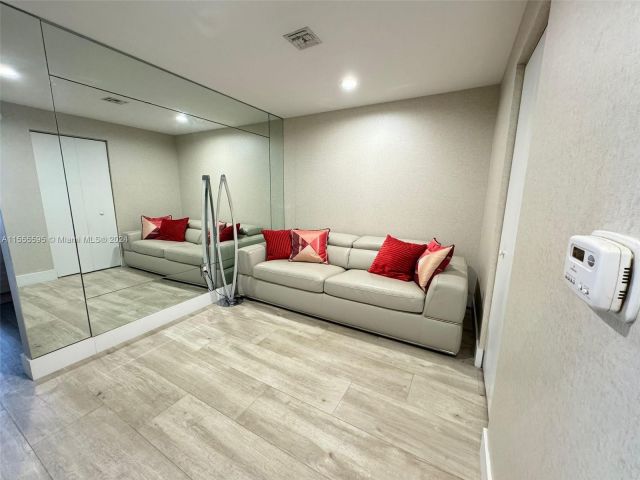 Apartment for rent  Unit # - photo 5320553