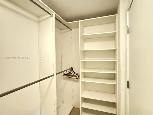 Apartment for rent  Unit # - photo 5320555