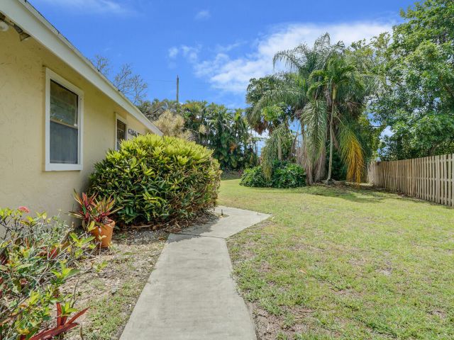 Home for sale at 1005 NW 18th Avenue - photo 5352520