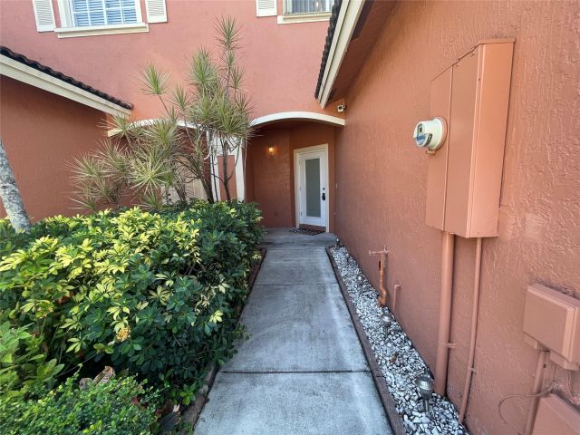 Home for rent at 1055 NW 100th Ave - photo 5261147