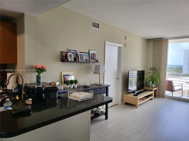 Apartment for sale  Unit #816 - photo 5255539