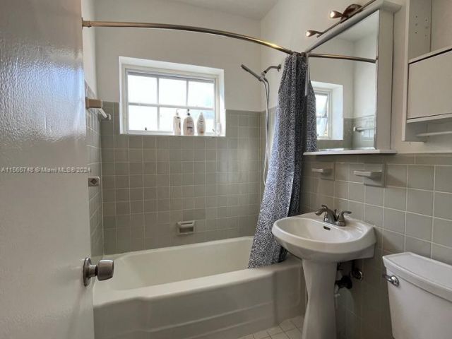 Home for rent at 1414 NE 178th St - photo 5327868