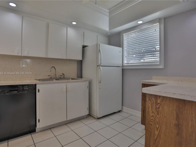 Home for rent at 8387 SW 137th Ave 8387 - photo 5253602