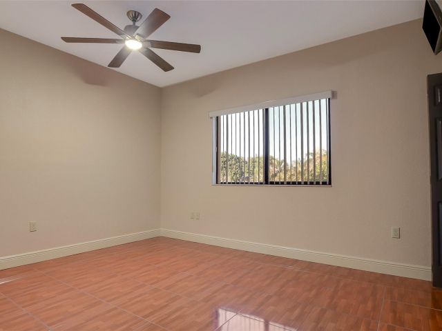 Home for rent at 1461 SW 40th Ter - photo 5262210