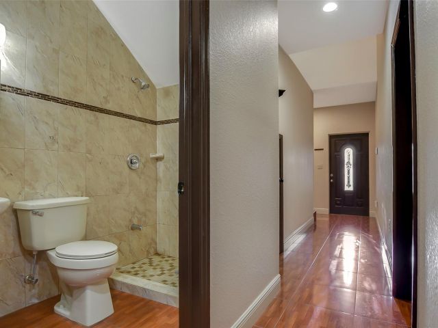Home for rent at 1461 SW 40th Ter - photo 5262217