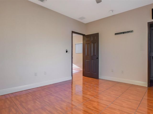 Home for rent at 1463 SW 40th Ter - photo 5262186