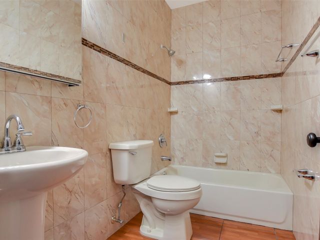 Home for rent at 1463 SW 40th Ter - photo 5262188