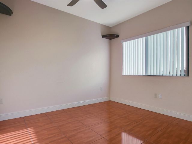 Home for rent at 1463 SW 40th Ter - photo 5262189