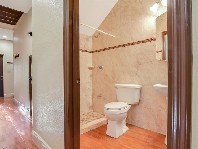 Home for rent at 1463 SW 40th Ter - photo 5262200