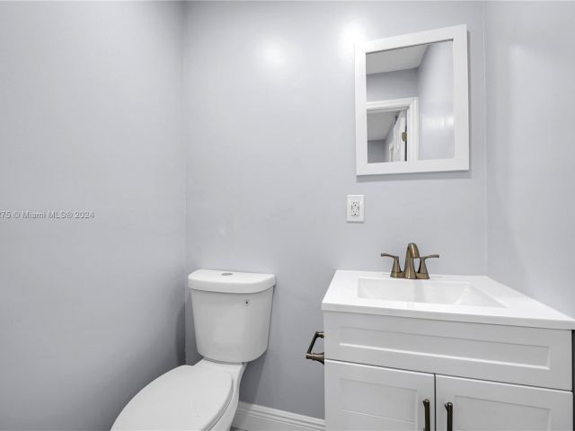 Home for rent at 145 SW 13th Avenue - photo 5256253